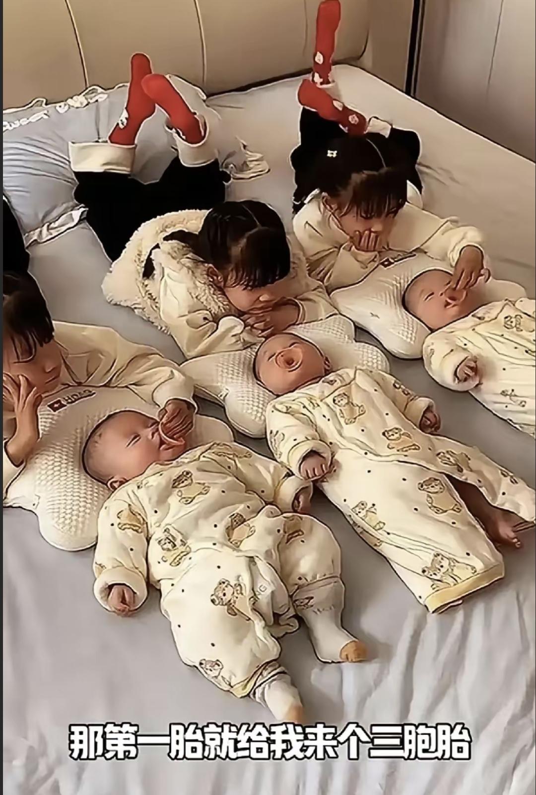 今天去鞍山见了那个生六娃的00后夫妻。屋里没空地，沙发上堆着衣服，三台洗衣机正转