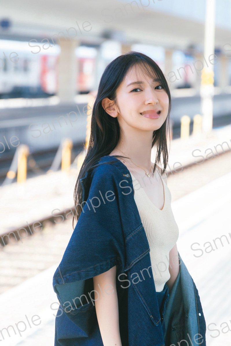 金村美玖[超话]金村美玖 🍣未来屋書店🍣特典フォトカード✨️ ウィーン西駅に