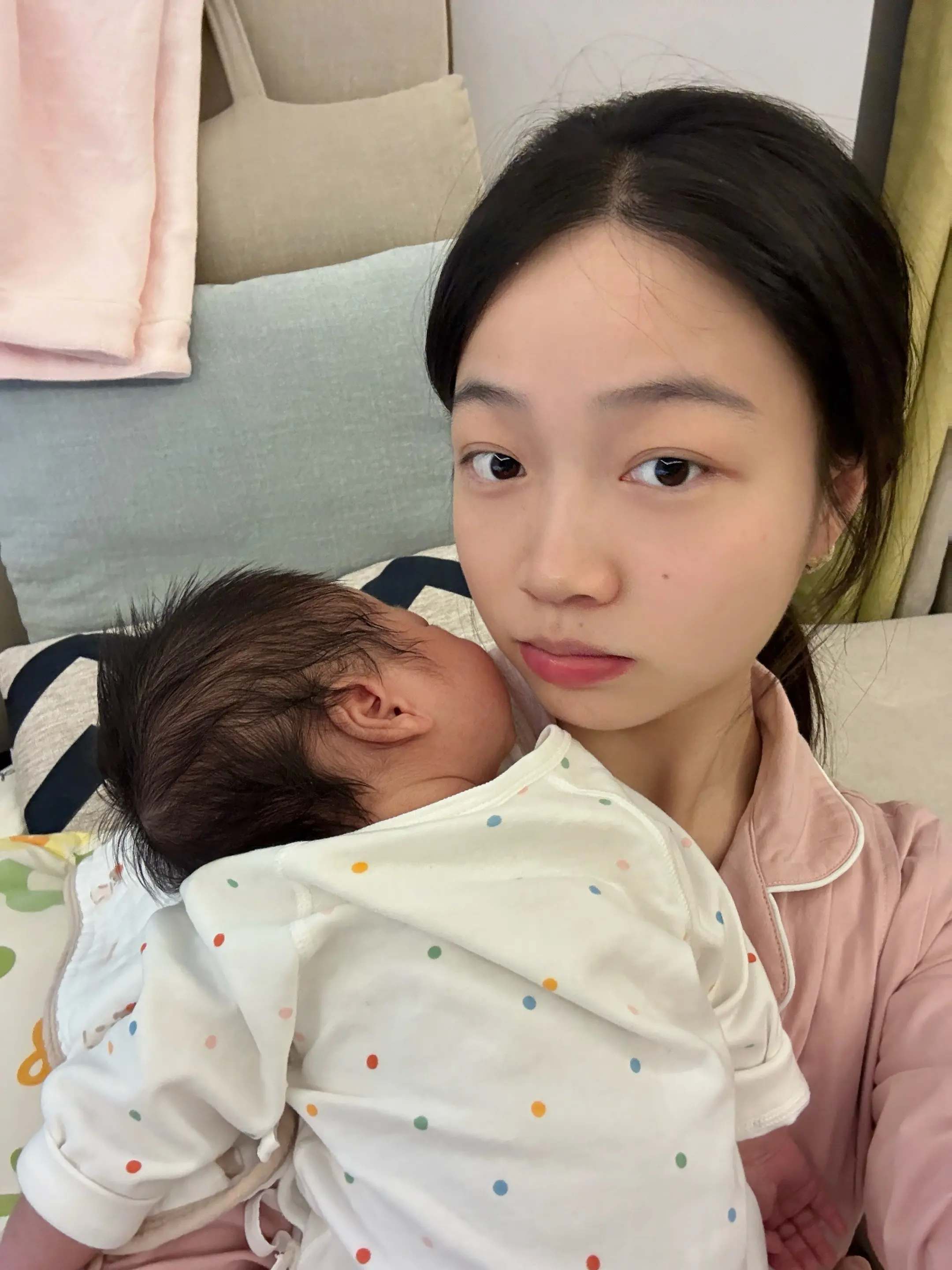 你们都能忍得住不抱宝宝嘛😣