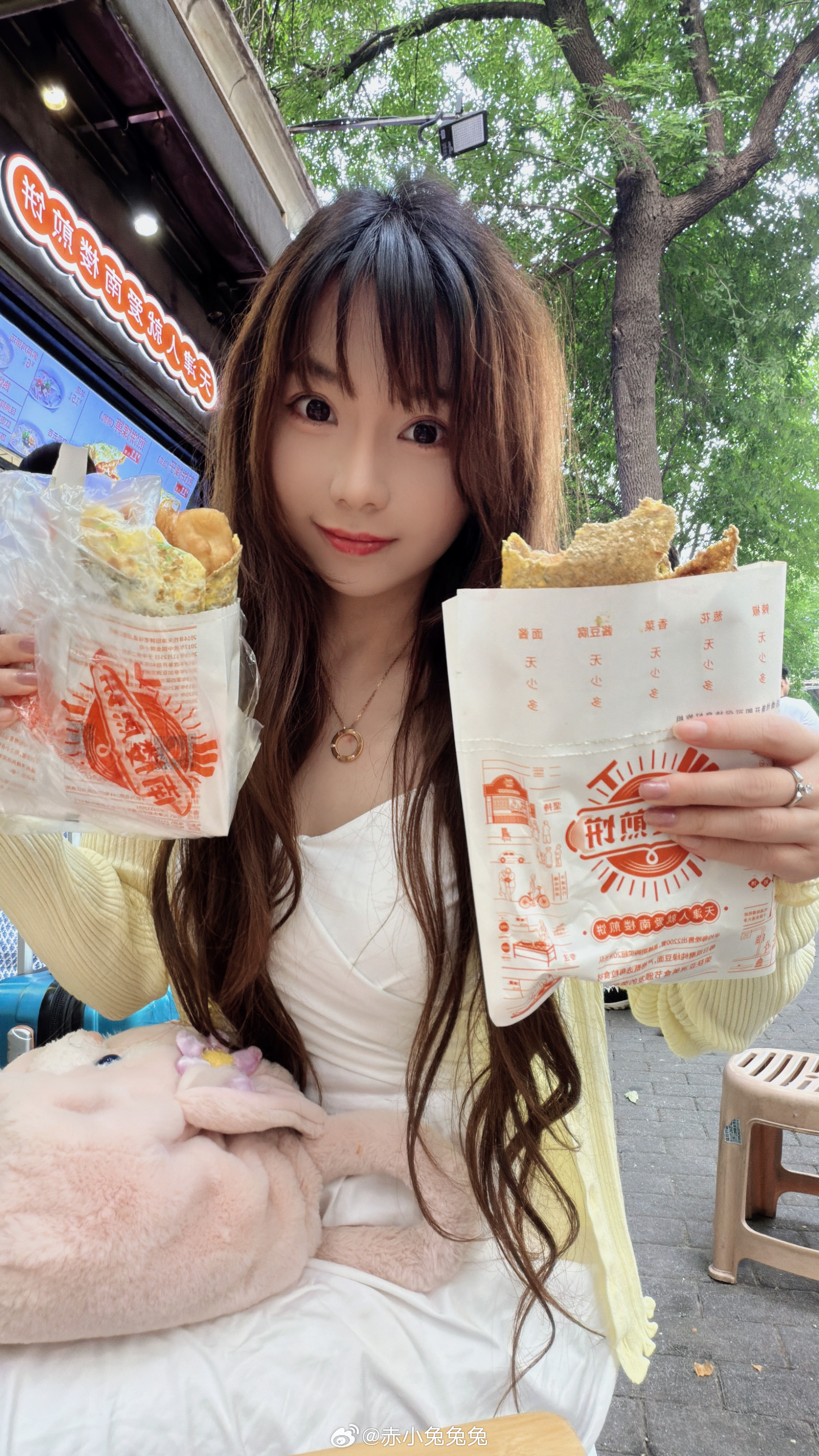 天津南楼煎饼✅你们吃煎饼果子里面是喜欢放脆饼还是喜欢放油条？ 