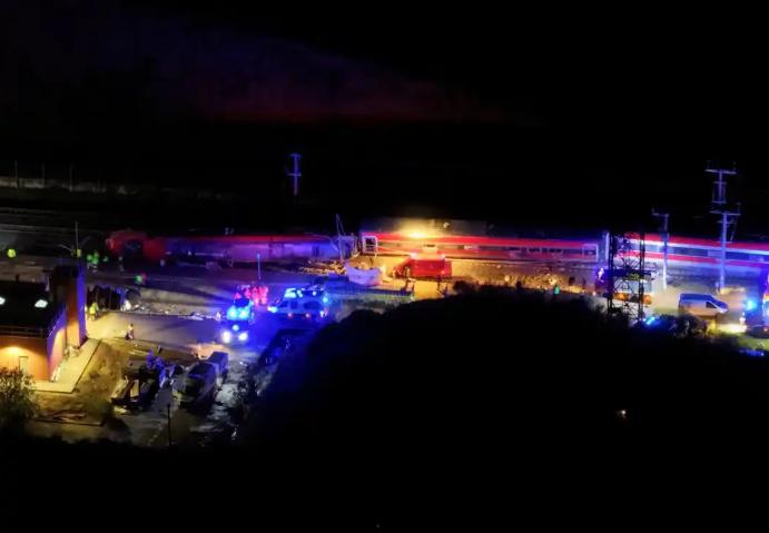 高铁脱线，造成21人死亡！
北京时间1月19日凌晨，西班牙一列载有300多人的高