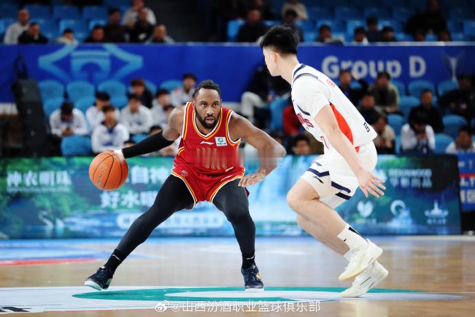 高级货就是高级货，有钱就是能过好日子啊。当初在森林狼打过轮换的杰伦-诺埃尔，这水