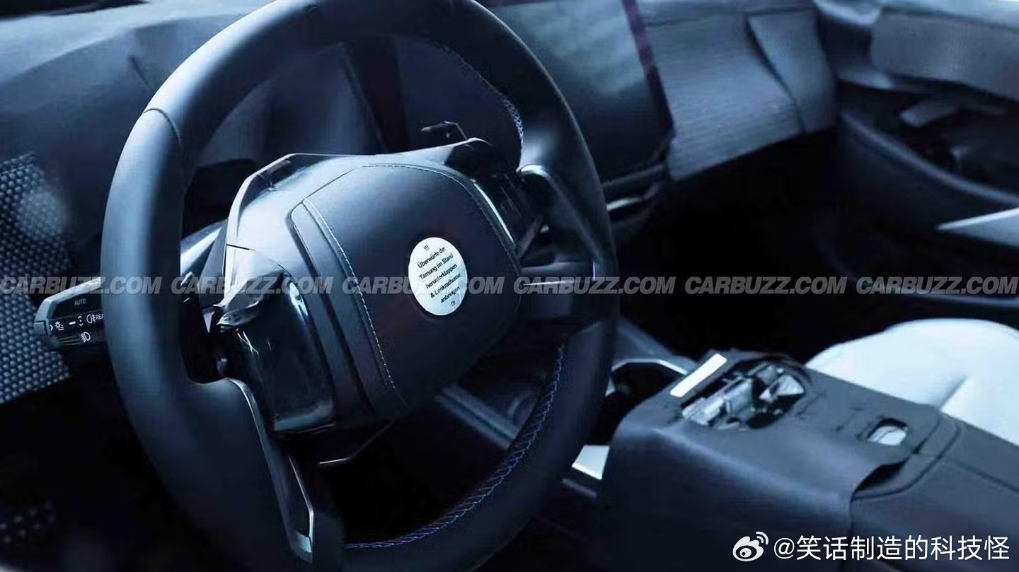 宝马 M5 Tour 旅行版改款内饰曝，光清晰展示了方向盘设计。内饰方面，宝马 