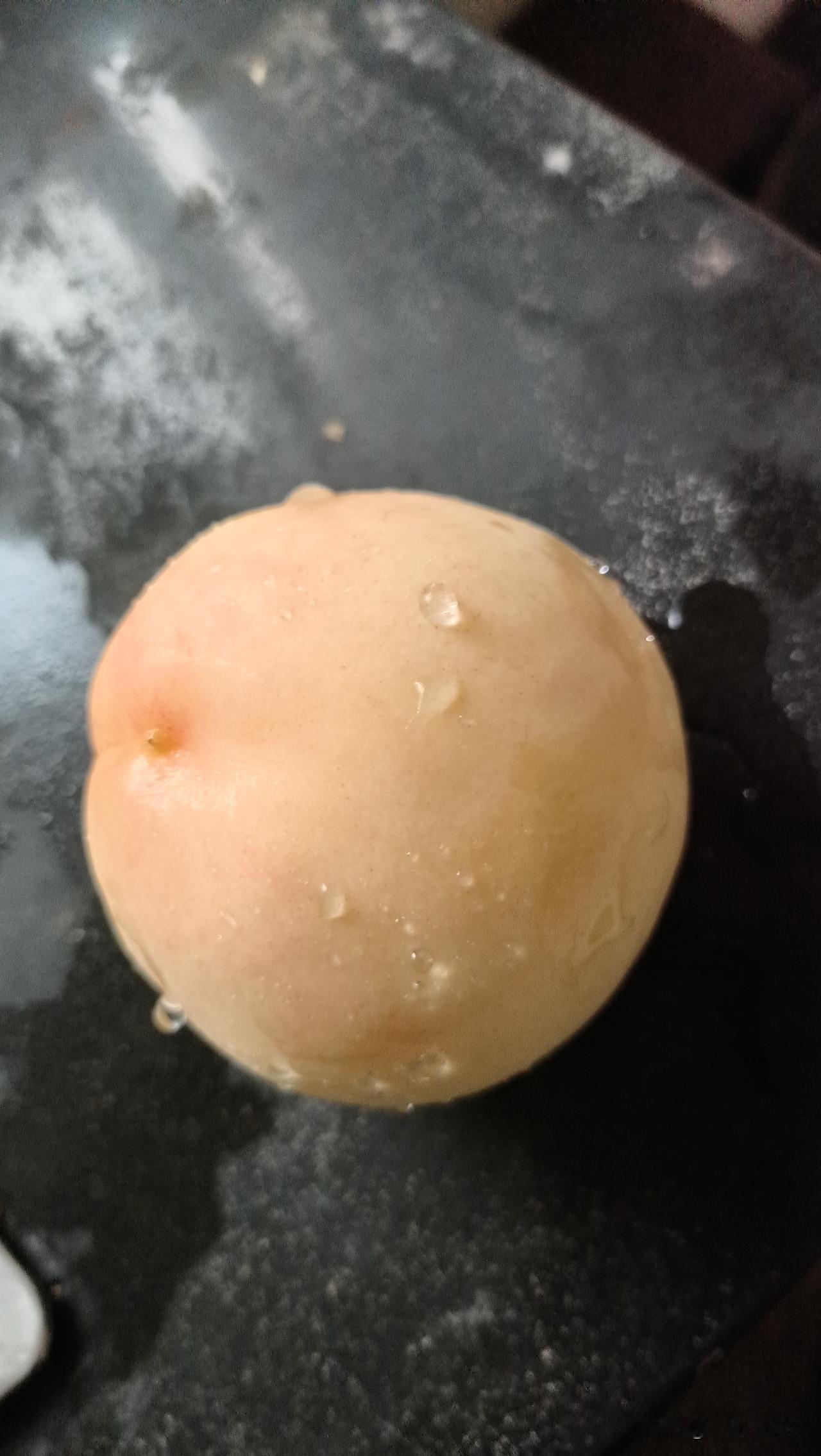带雨操作，一张小桌，一个推车两个大桶一个篮子，树都是老树，早已只剩一些枯枝，娘说
