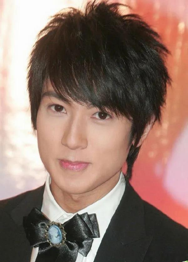 吴尊出席活动正面回应女儿恋爱猜测，直言不会强制要求neinei 18岁后再恋爱，