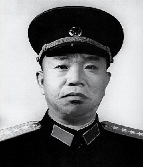 1952年王树声进商店时紧盯售货员，忍不住开口：你是不是任长江？
 
那售货员手