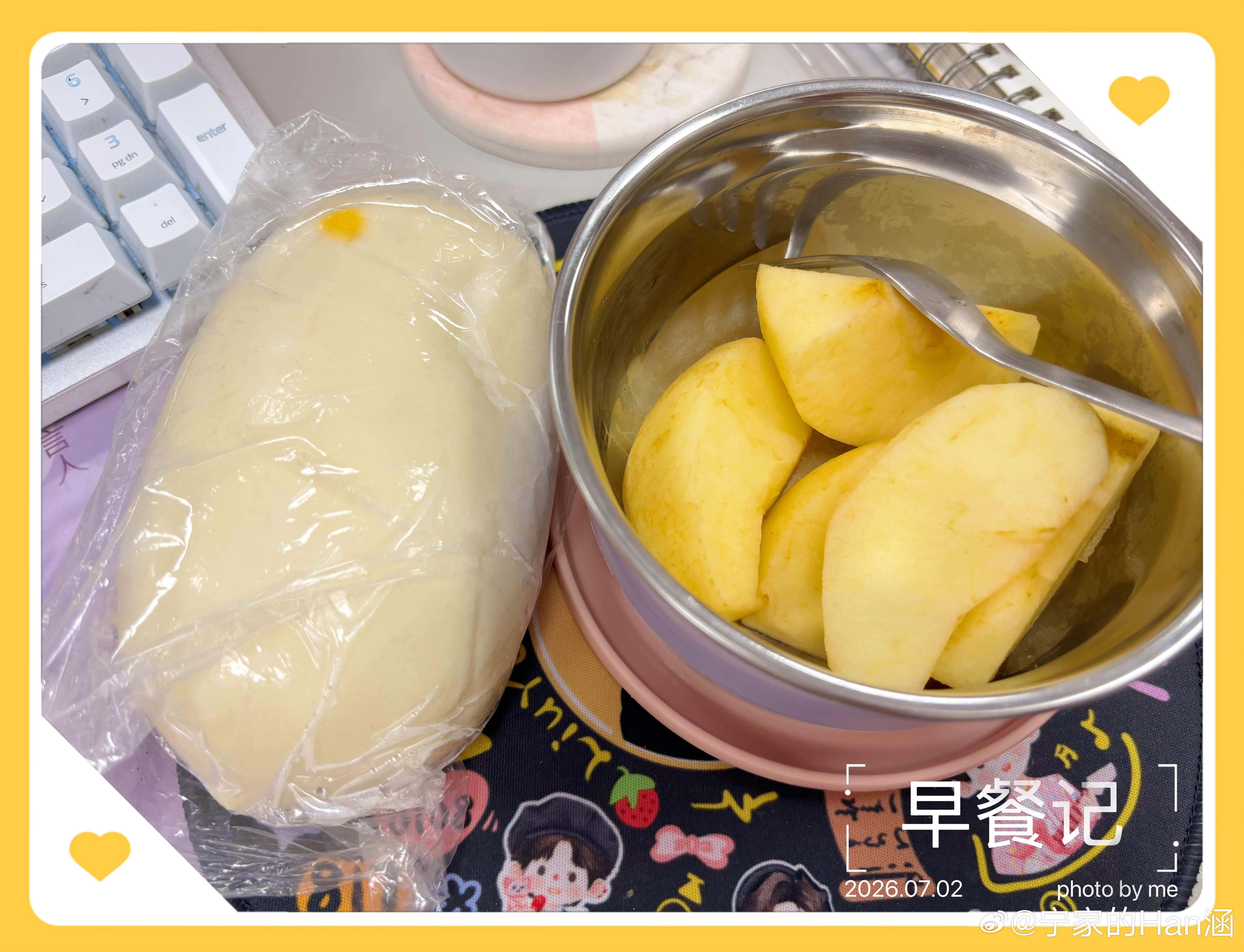 周四早上好～今天吃起司馒头然后每天都要吃一颗苹果🍎早餐吃小苹果晚上啃超大苹果