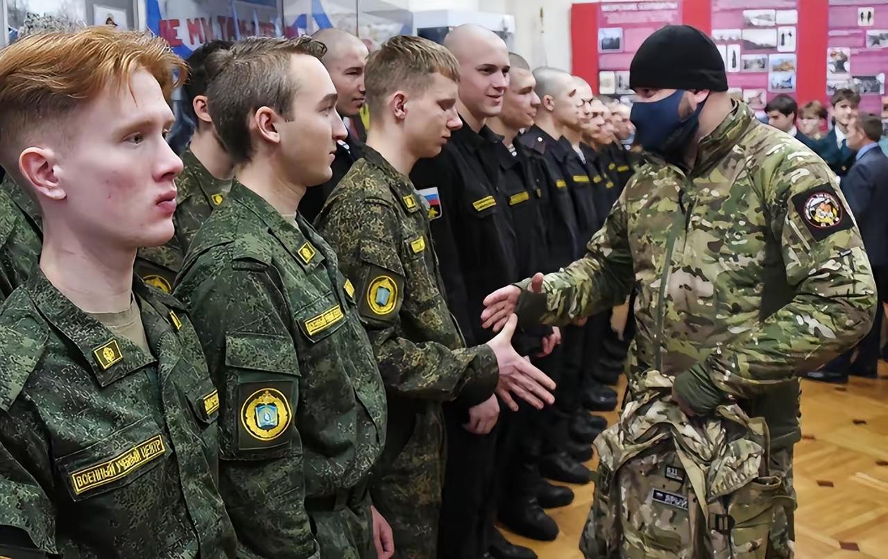 信息量很大！中国提醒在俄中国人当心普京最新签署命令，起码有两个重大信号！

中国