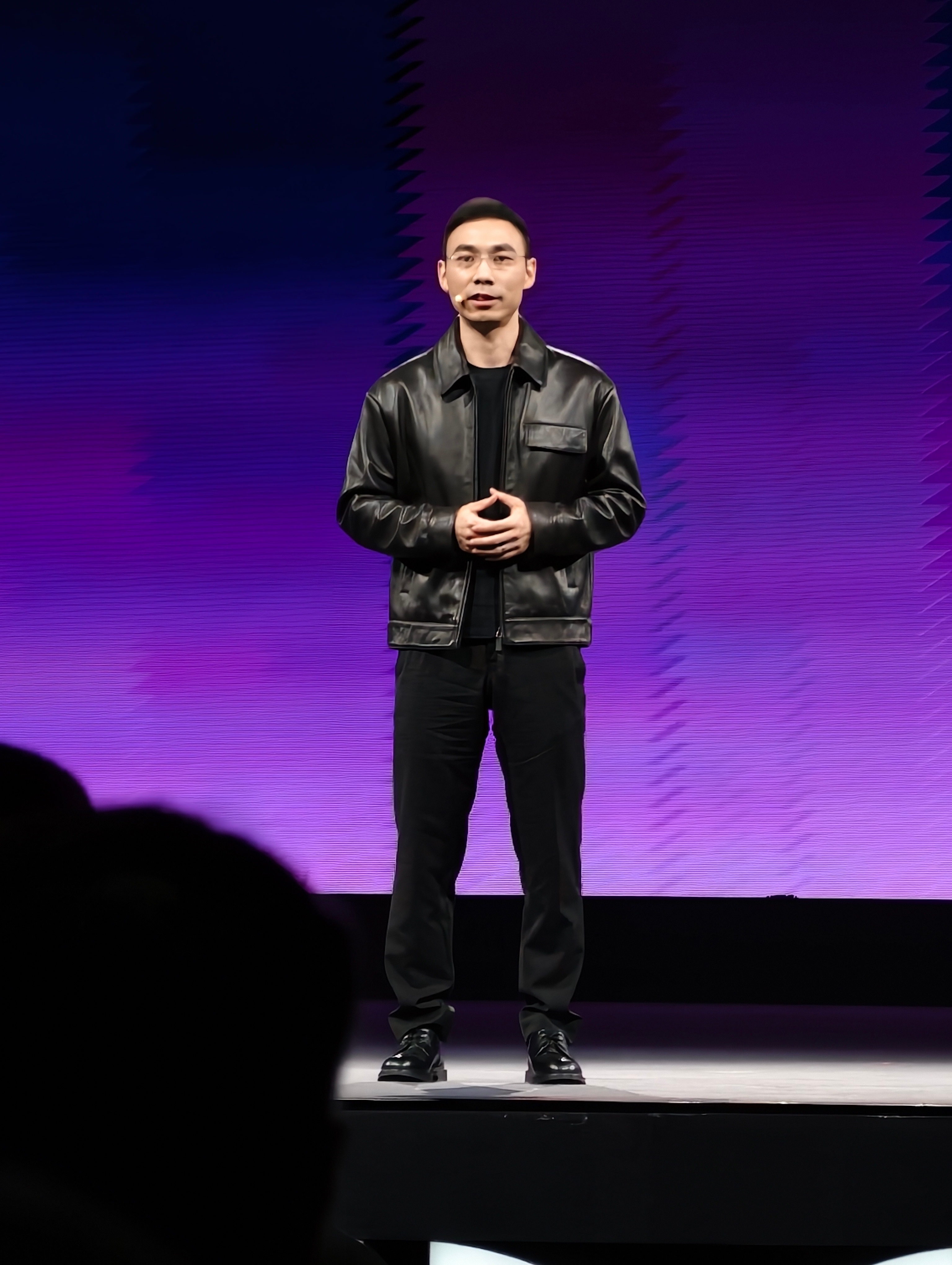 穿皮衣，是为了致敬“AI”今天深圳可是33摄氏度[允悲]ColorOS16OPP