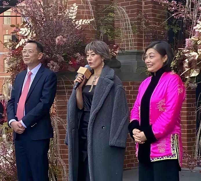 上海现在不冷吗？她不冷吗？明星都穿那么少啊。