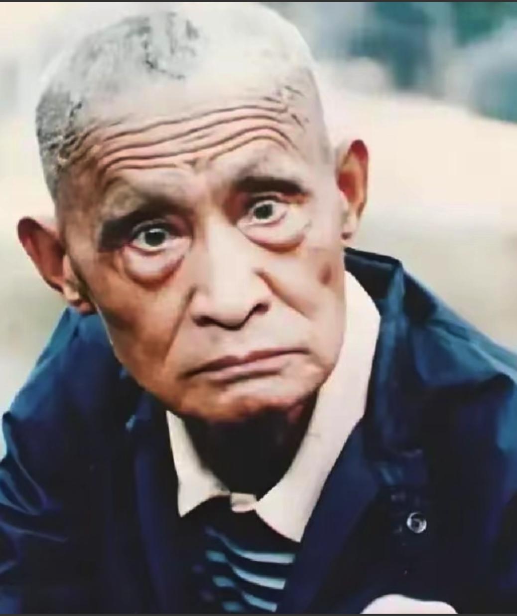 1930年，上海。德国拳手克利看着万籁声：“这瘦猴接我三拳，我倒立洗头！”万籁声