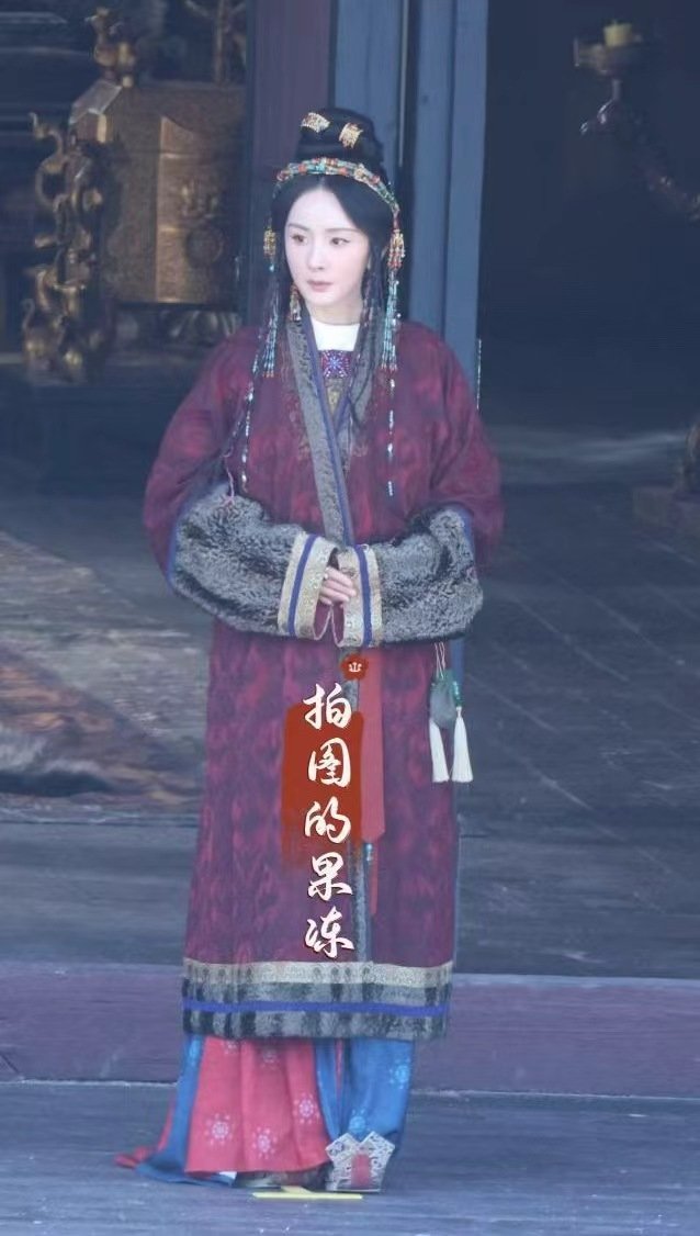 杨幂江山大同复工状态 杨幂烫伤后拍戏状态  杨幂江山大同复工状态，杨幂烫伤后拍戏