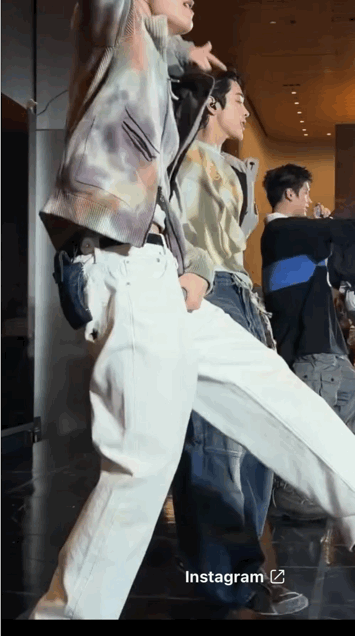 你们不觉得这张图很诡异吗，我笑的好难受 