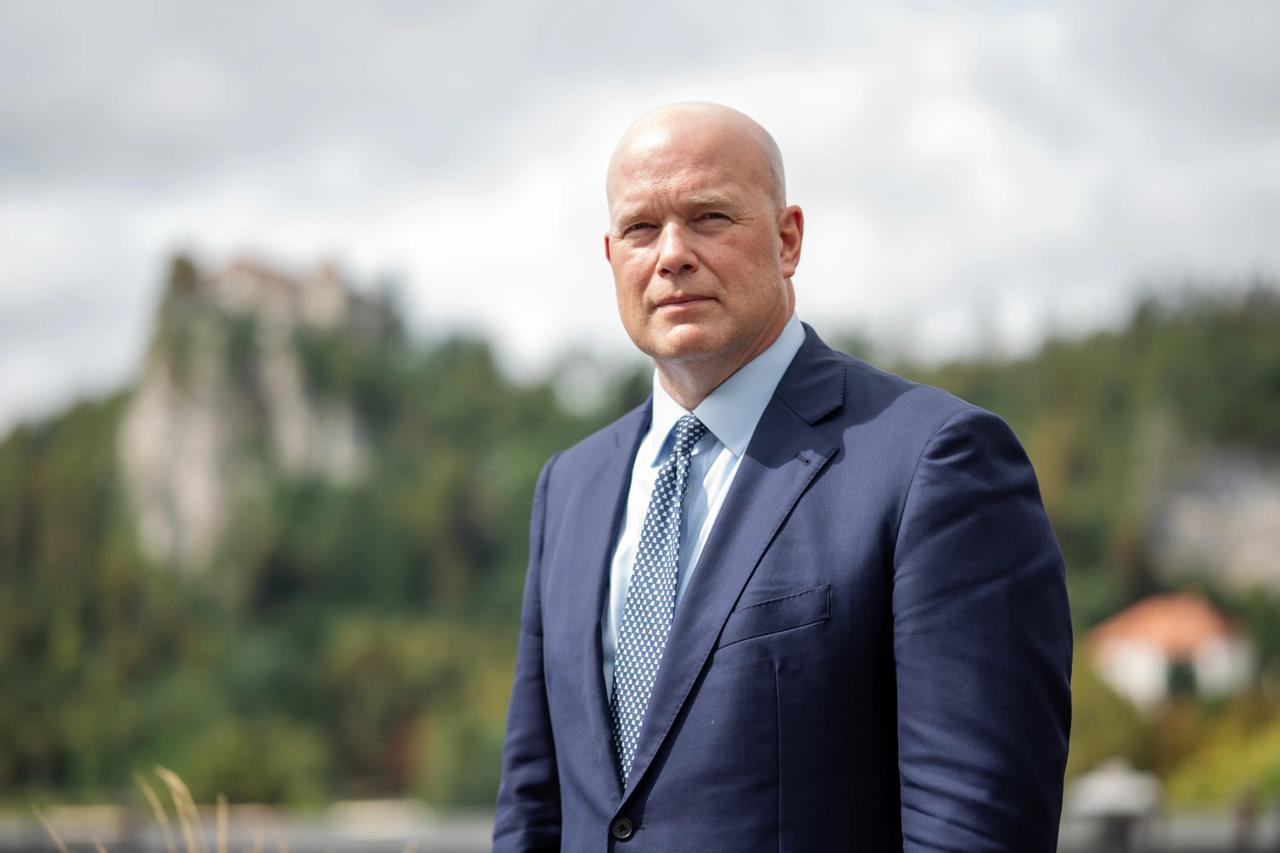 美国驻北约大使马修·维塔克表示，特朗普将监督他对俄罗斯实施的制裁的执行情况，以迫