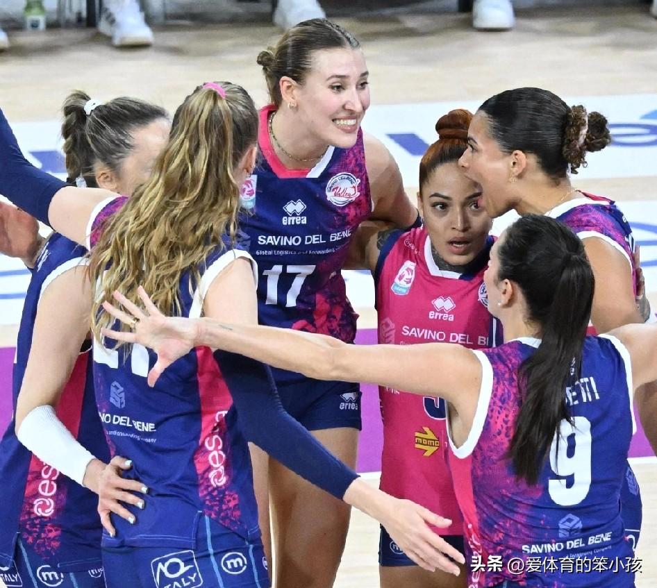 意大利女排甲级联赛的赛场上，科内利亚诺和诺瓦拉女排之间的半决赛打成了一边倒。朱婷