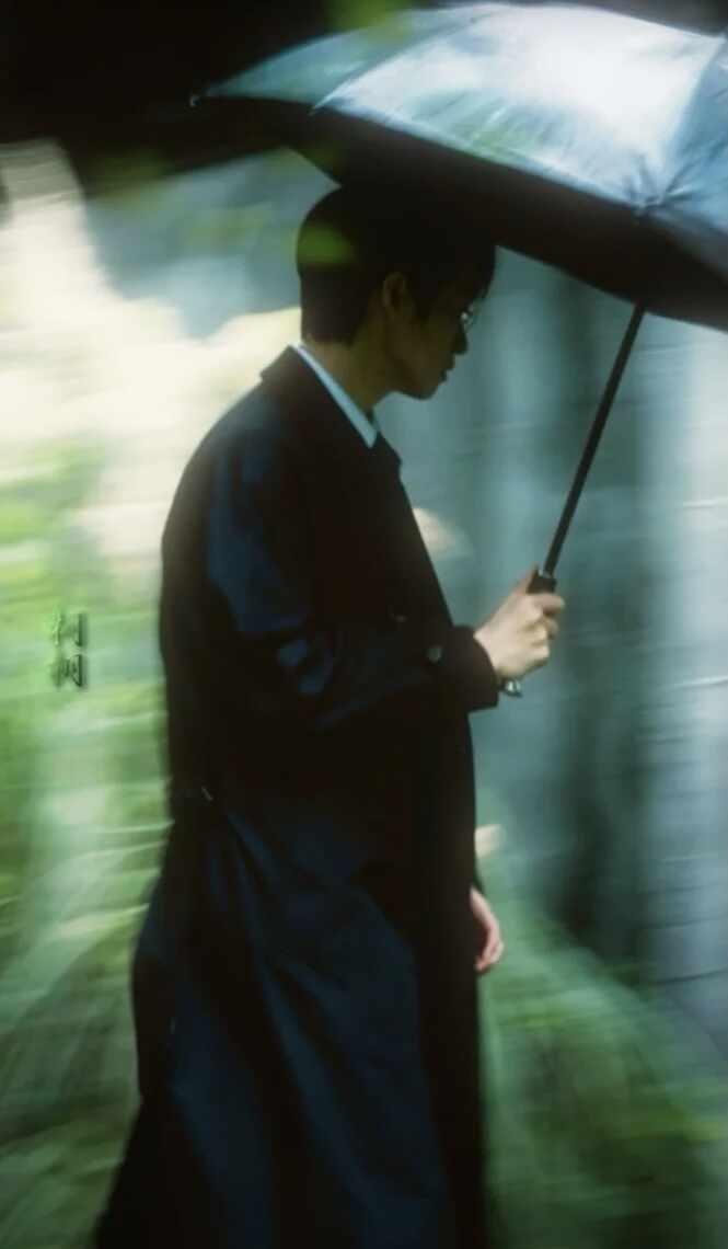 孤独又灿烂的
神
魏大勋 叶信之 赵家安 孤独又灿烂 温和走进那个良夜