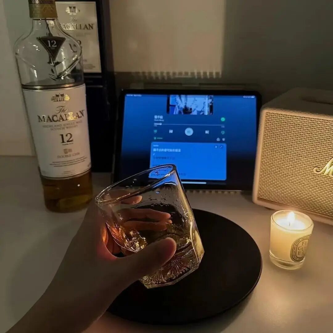 音乐是深夜的避难所，歌曲替我说尽所有说不出口的话。 