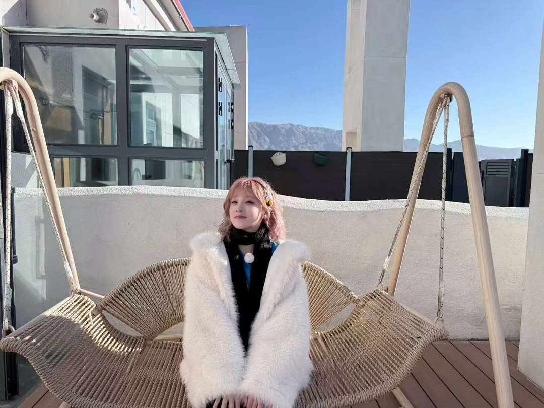 白鹿祝宋雨琦早日康复奔跑吧白鹿开场喊话“祝雨琦早日康复”，然后低头看看身上贴着的