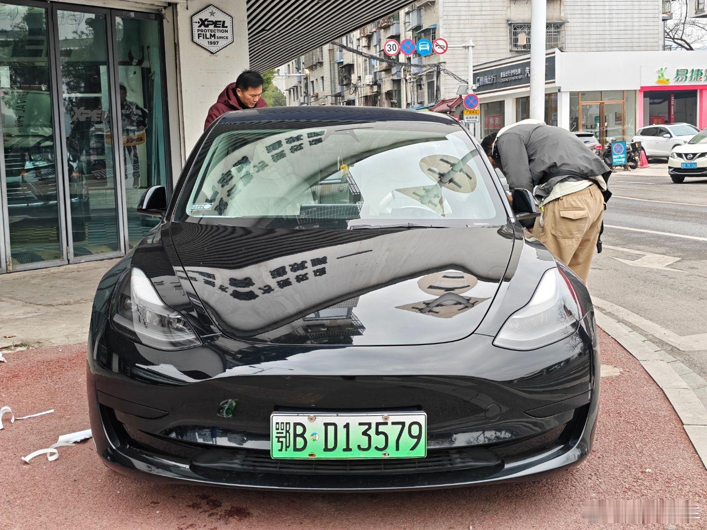 我兄弟也给他爸妈定了一台ES8 最新拿下他这台21年的modle 3 一手车 5