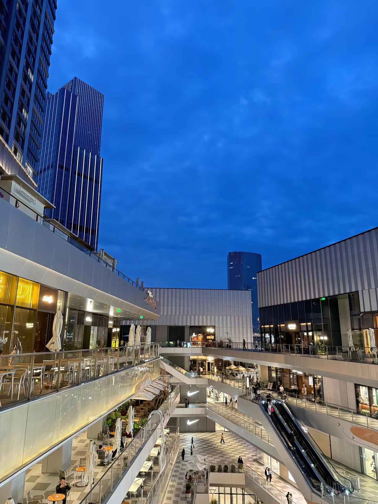 山东城市舒适区 夜幕下的大悦城