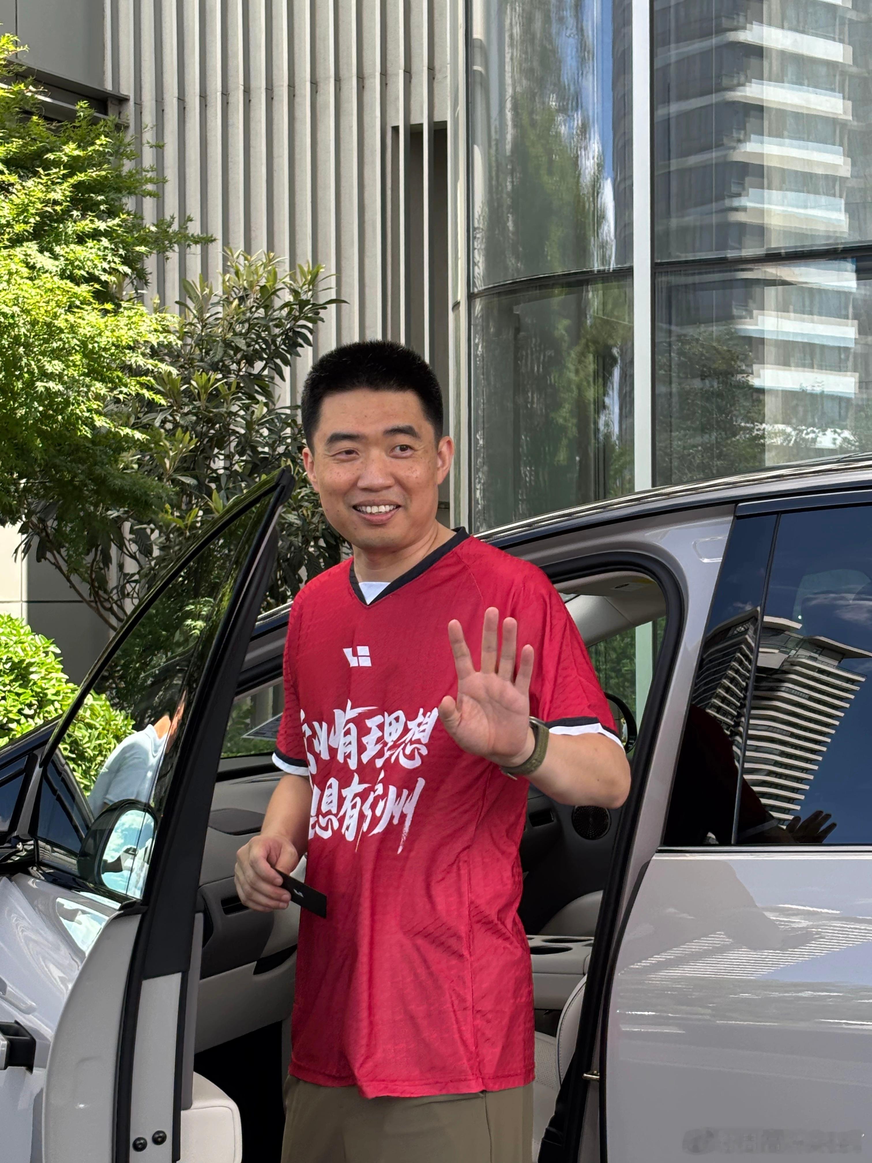 李想开i8现身常州 想哥已经说了，这场4比0[不愧是你]对了，开的车就是理想i8