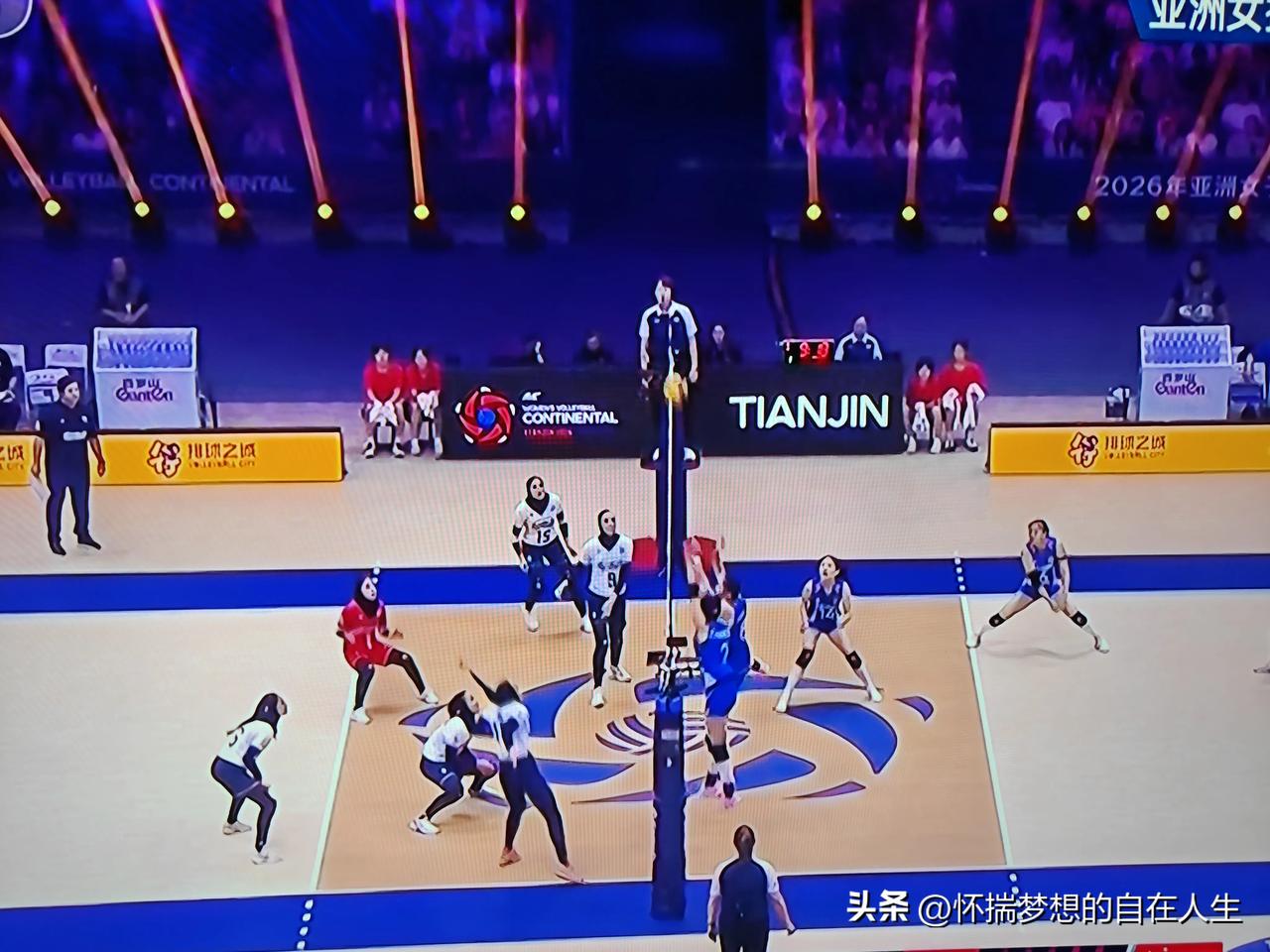 亚洲女排锦标赛小组赛，中国女排虽然3比0战胜伊朗女排，但是打得并不好，尤其拦网方