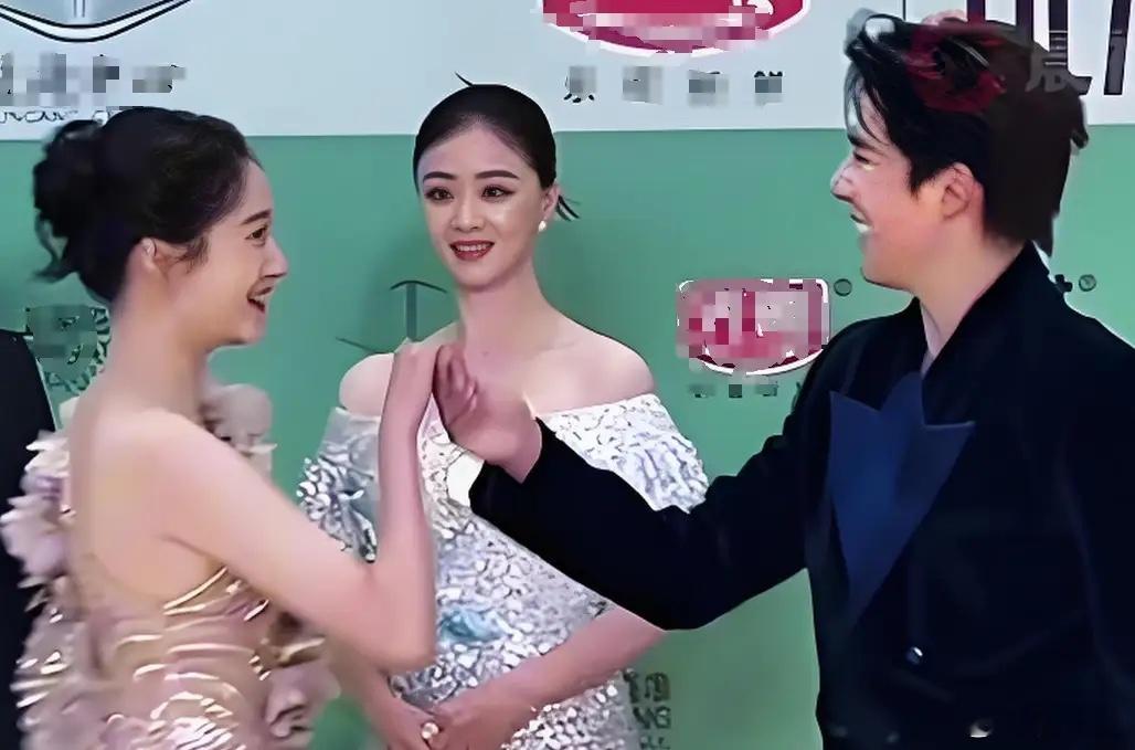 蒋欣的笑已经说明了一切， 关晓彤之所以不给鹿晗说生日快乐， 不是因为他俩已经闹崩