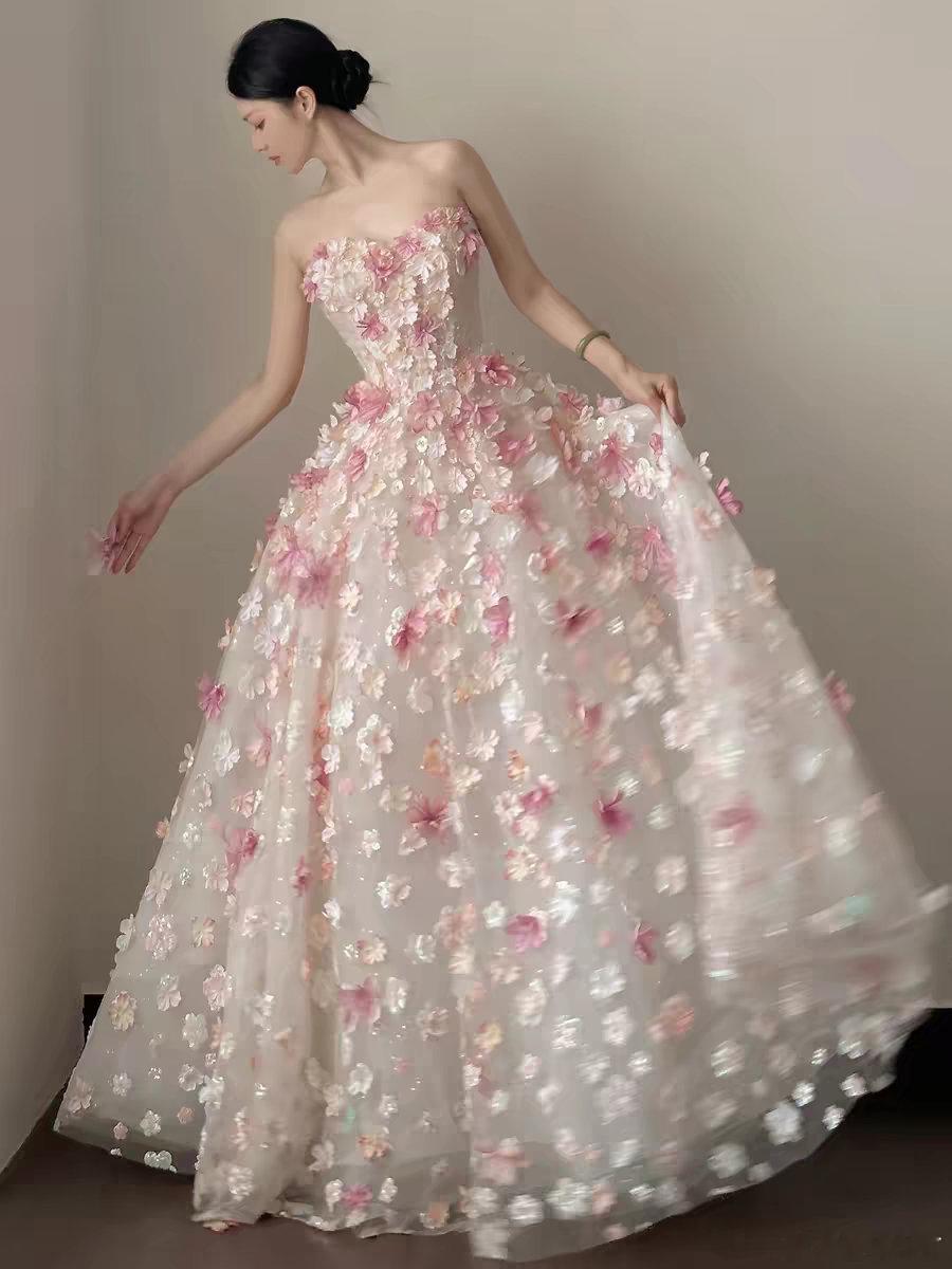 泽桦小礼服撑不起长大的胸部，决定买正式的礼服，会经营好账号运营，希望老师姐姐哥哥