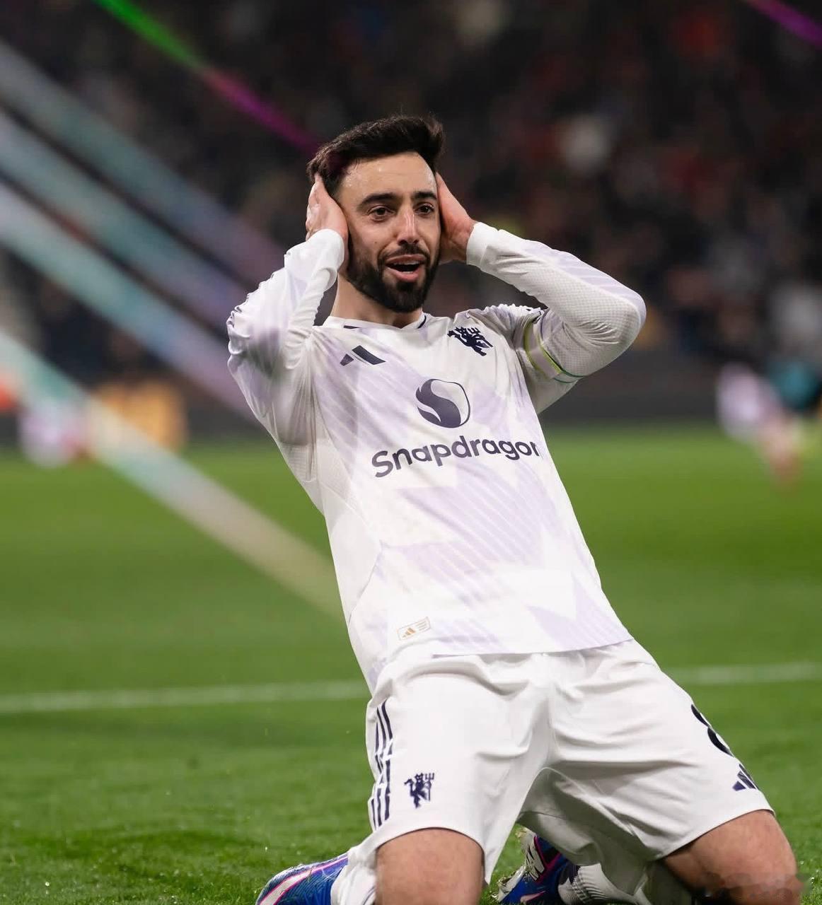 马特乌斯·科尼亚谈布鲁诺·费尔南德斯：对我来说，他是年度最佳球员。 