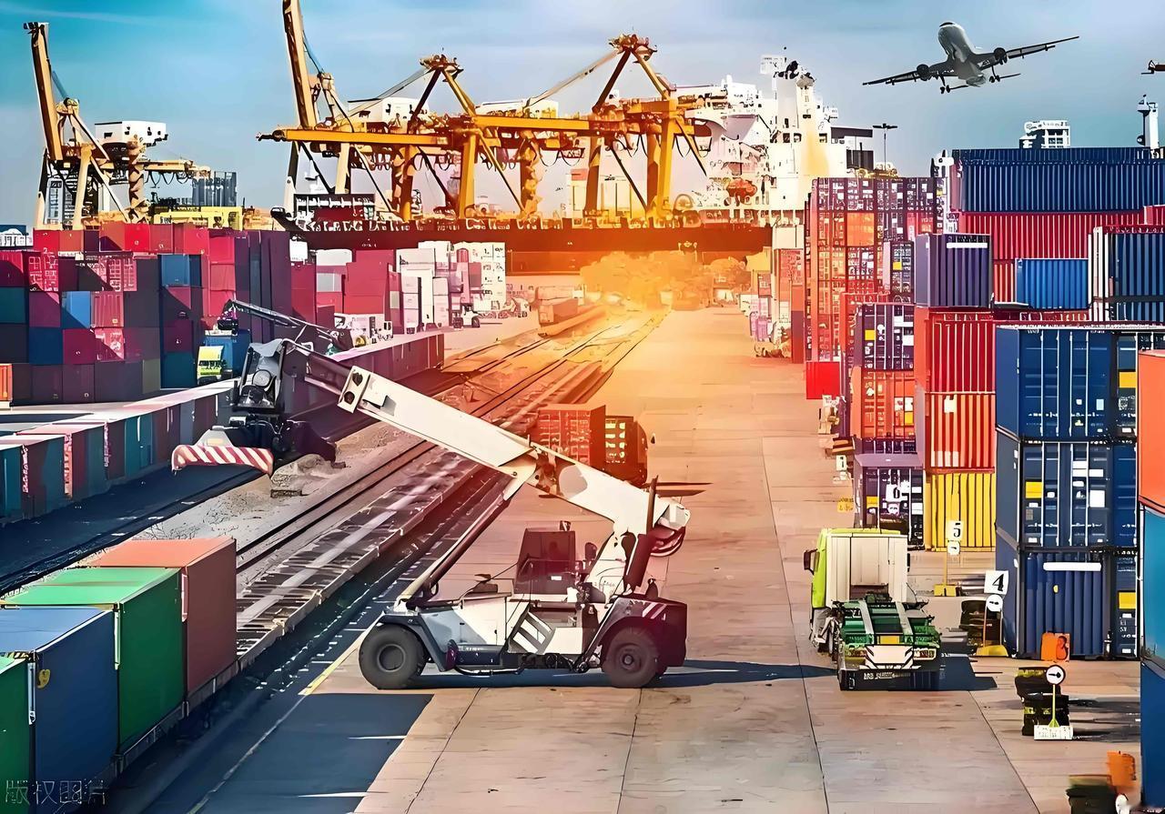 中日之间，已经开战了。

很多网友认为，中日之间没有开战，现代社会，不要认为真枪