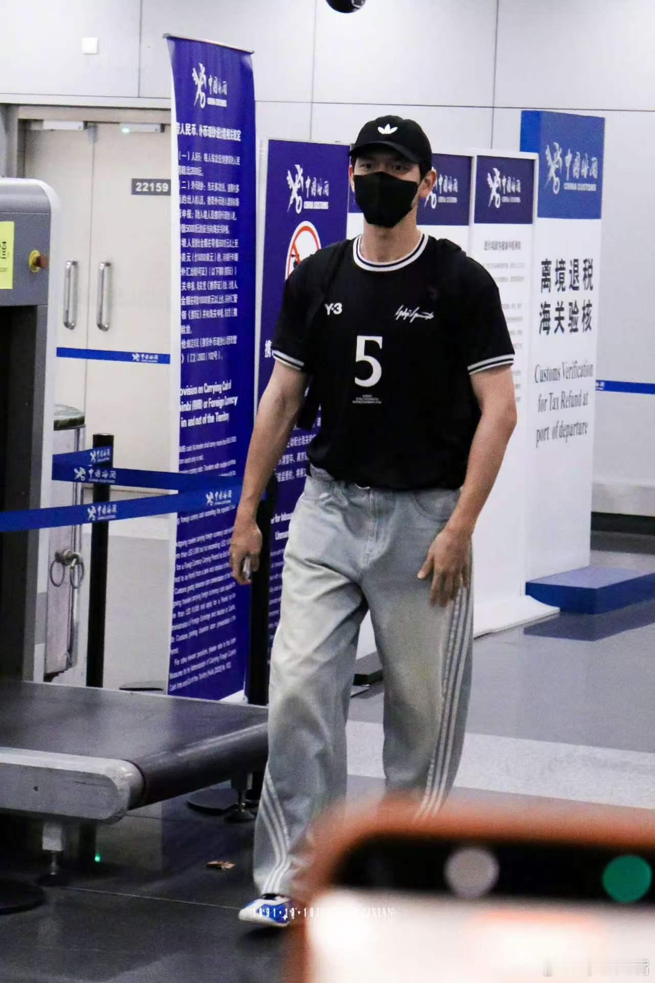 李现这次是要进城办大事了接连刷到好几条相关动态，看来这次世界杯之行，很早就开始筹
