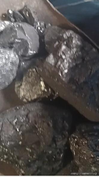 急用煤炭，按袋买90一袋！10袋900，比按吨贵多了！

哈喽，大家好，我是小顾