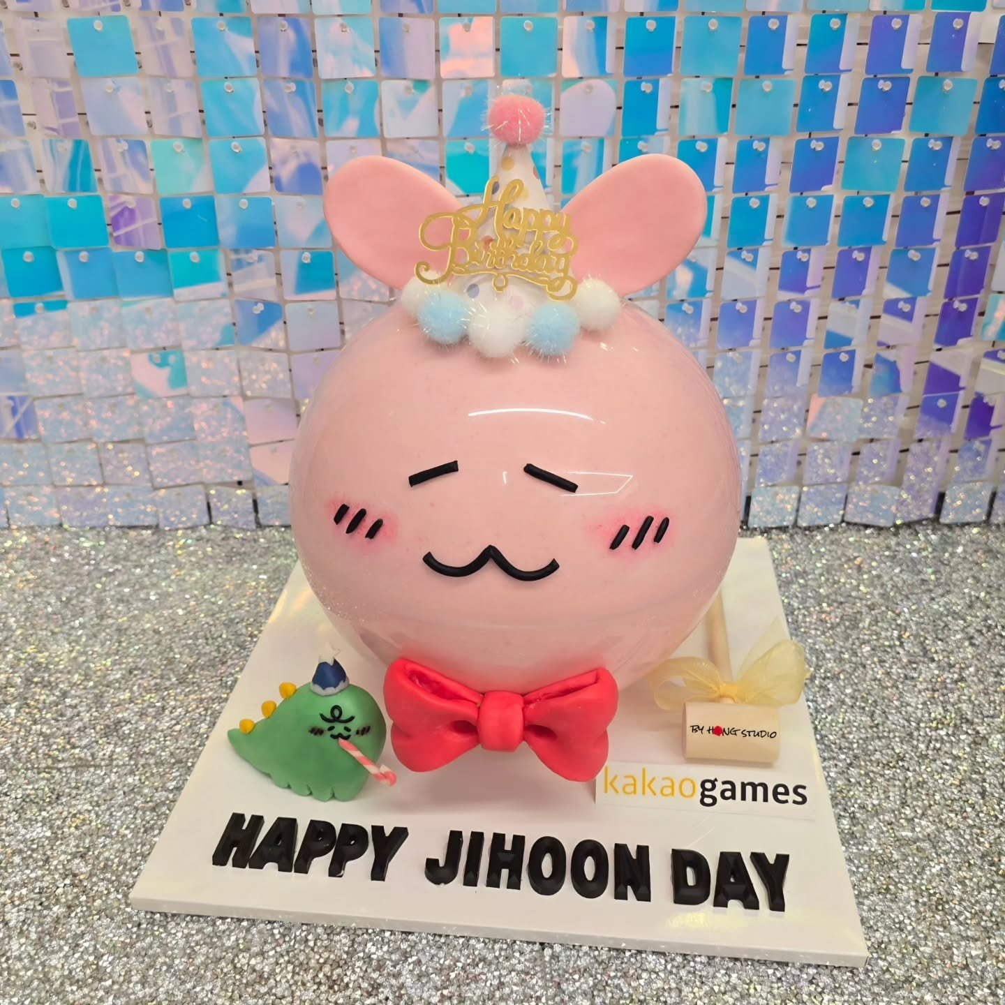 朴志训 ✨ 朴志训最佳代言人 Kakao游戏公司在今年5月送了生日蛋糕给志训清泠