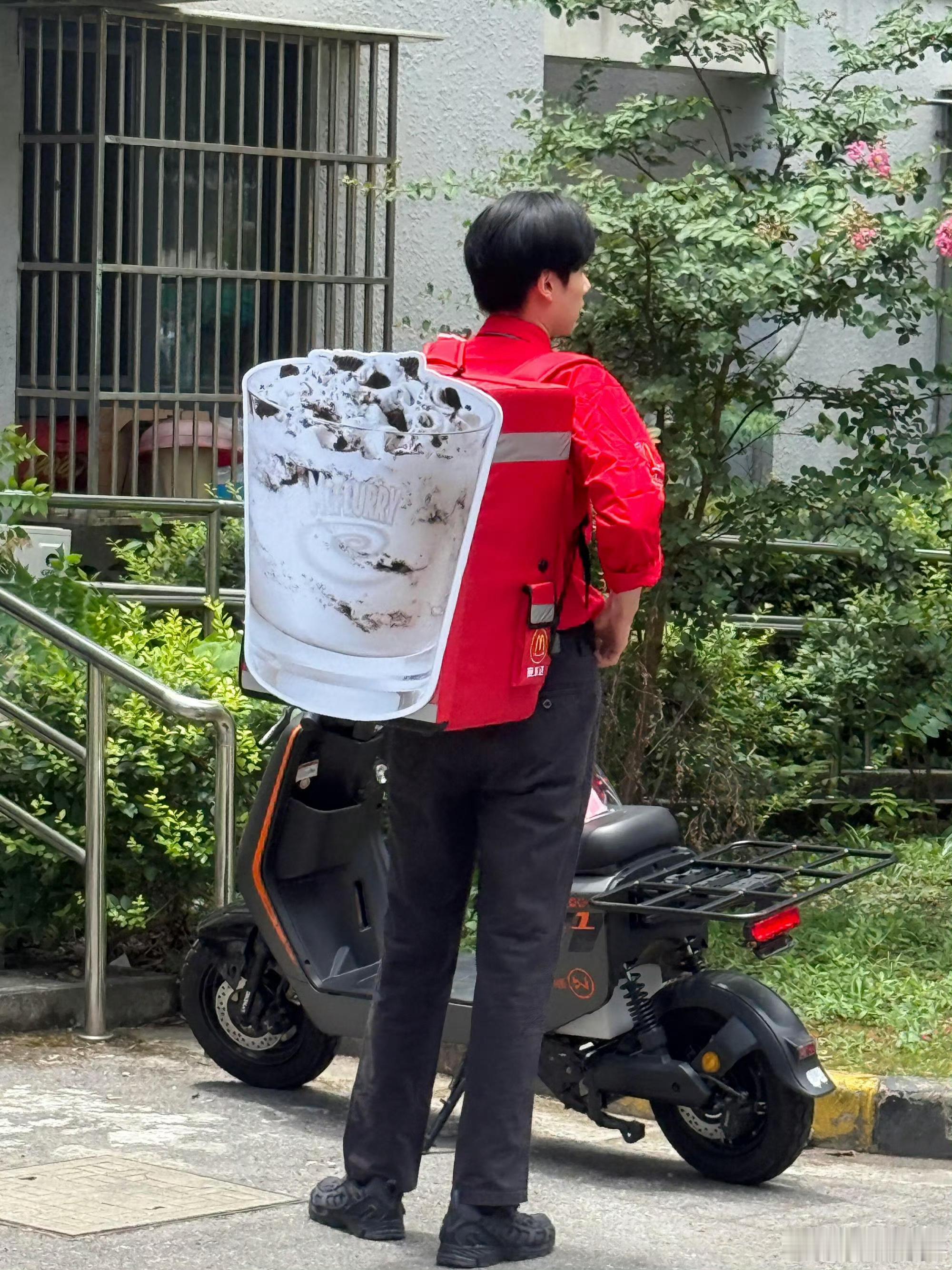 点外卖配送员是胡一天这种活动还有吗？点外卖明星配送这也太幸福了吧！ ​​​
