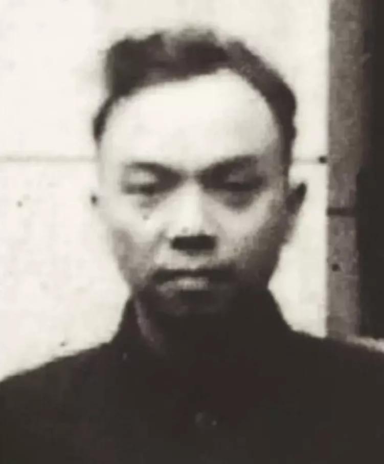 1949年4月，被关押的国民党少将范纪曼腹痛难忍，提出去上厕所。谁料半天后，范纪