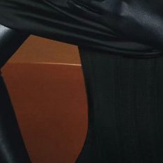 兔沢千岛 余生很贵，努力活成自己想要的样子，愿你能穿运动鞋撸铁汗如雨下，也能穿高