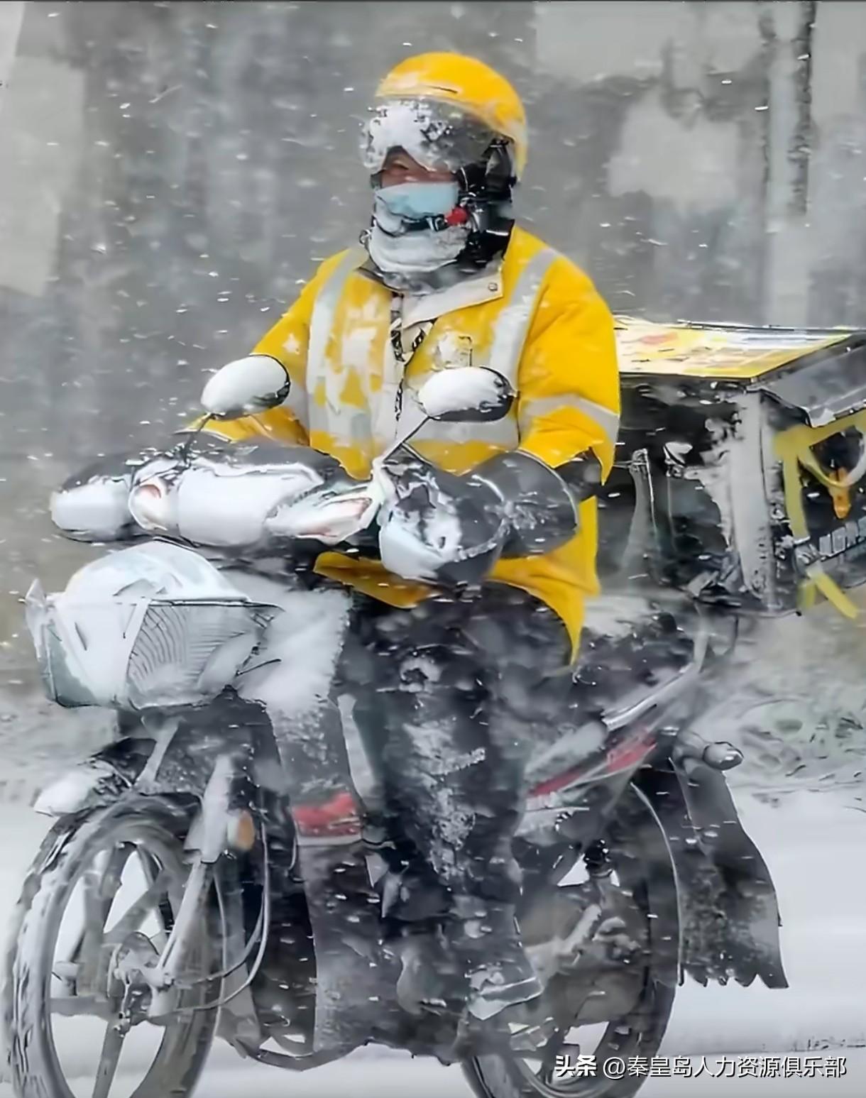 都说人过四十天过午，最近发现个挺有意思的现象——身边好多老哥一搞副业跑外卖、送货