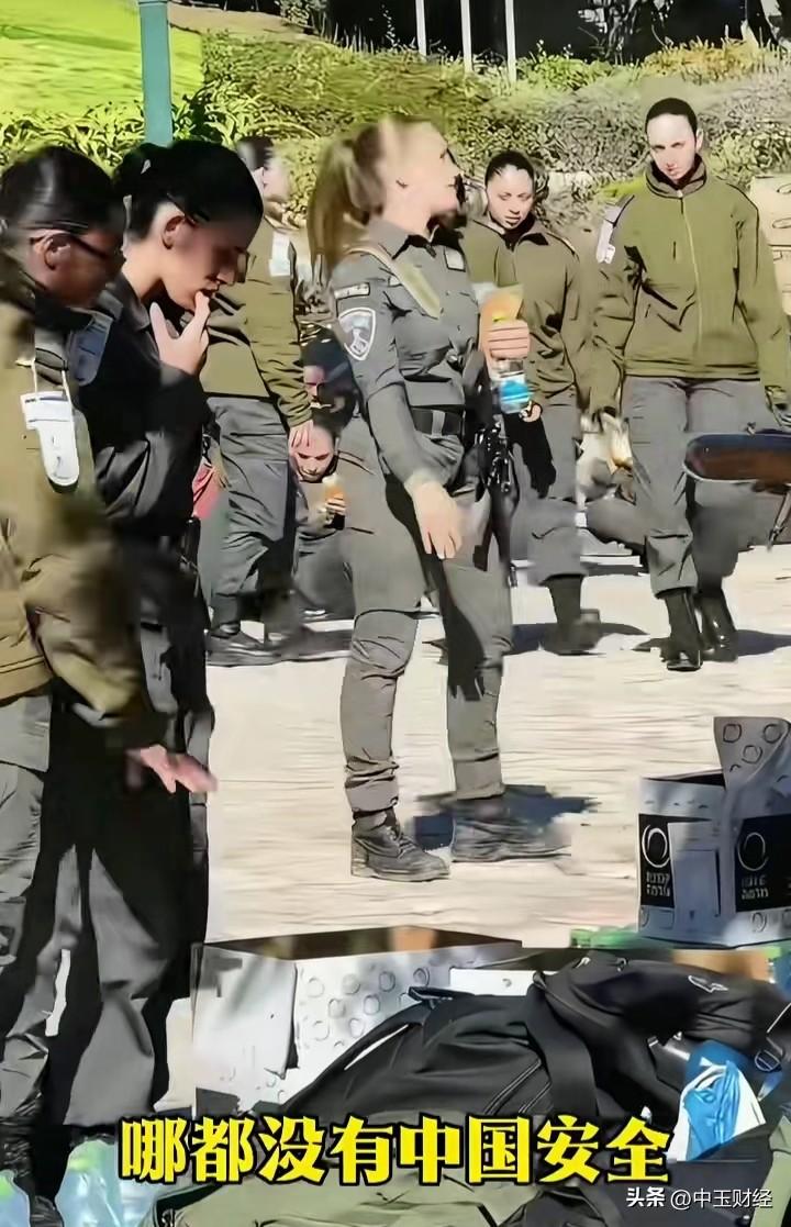 在以色列首都，随处可见荷枪实弹的士兵。新闻报道称，以色列集结了7万军队，准备与伊