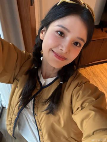 张婧仪麻花双马尾 ​​​张婧仪日落自拍 ​​​张婧仪日落自拍 ​​​