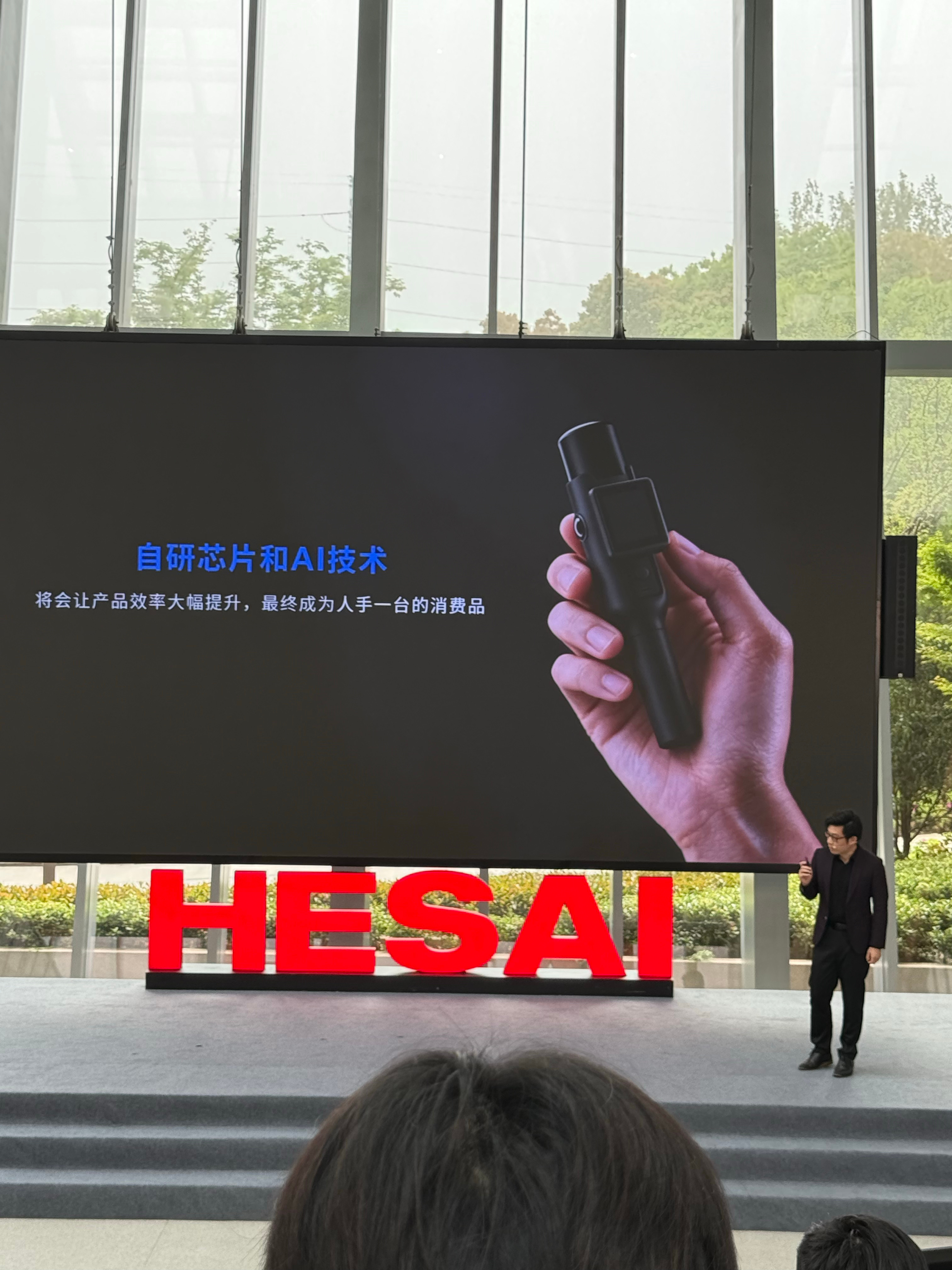 今日禾赛发布了两款重要的产品：1、全球首颗6D激光雷达——禾赛ETX这款性能旗舰