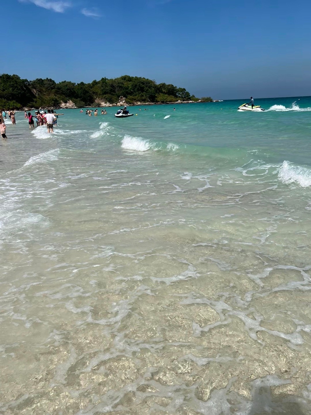 人应该从喜欢里面得到力量和快乐  而不是花光所有的力量和快乐去喜欢 