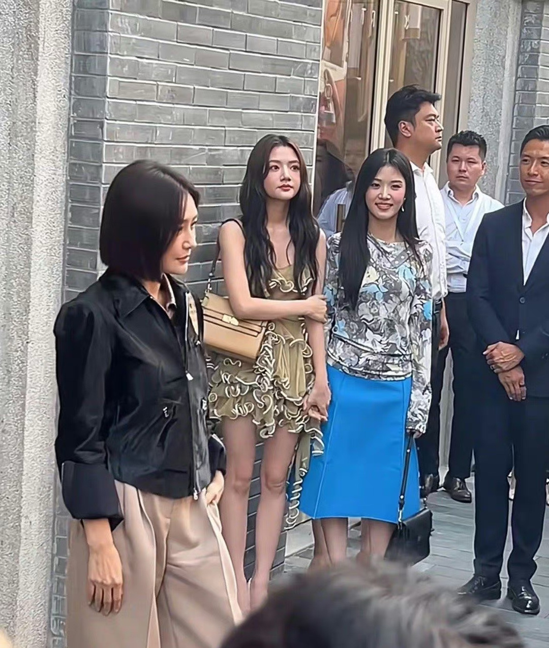 任敏和卢昱晓同样被说成普女，任敏就知道减肥塑形，卢昱晓怎么还没有一点长进？ ​​