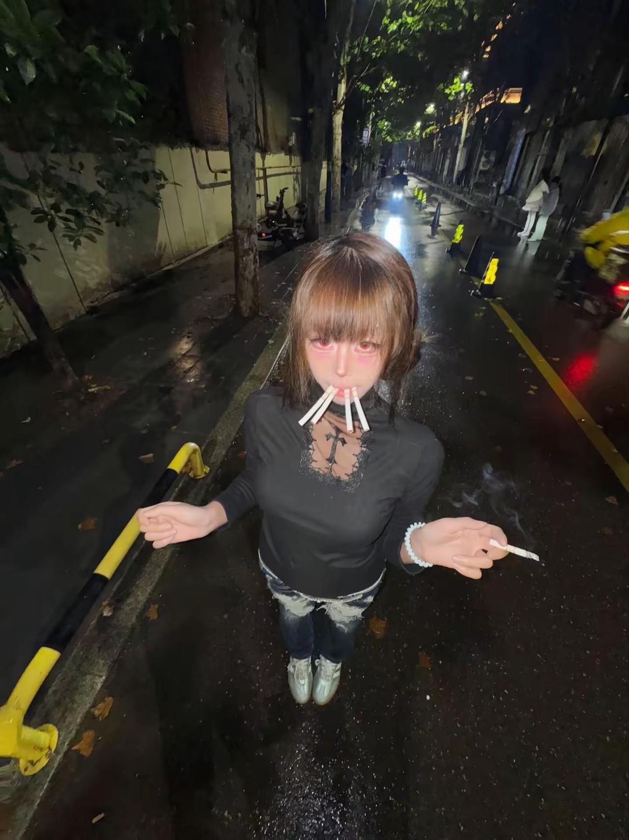 因为我漂亮喜欢我的人可以滚了，现实里没有美颜。因为我性格好喜欢我的人可以滚了，我