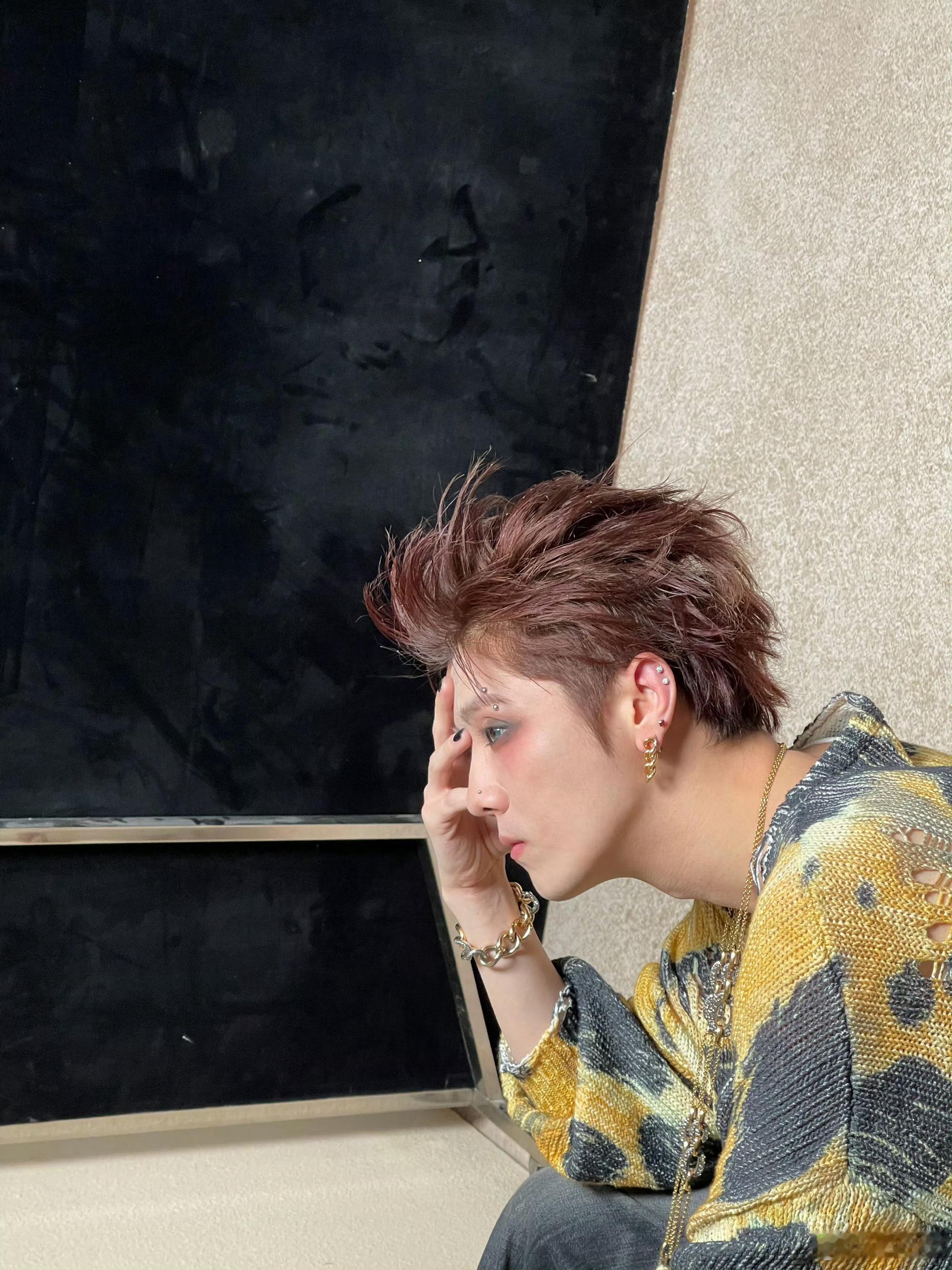 我鹿哥也太帅了！！！鹿哥一出场！内娱颤三颤[打call] 