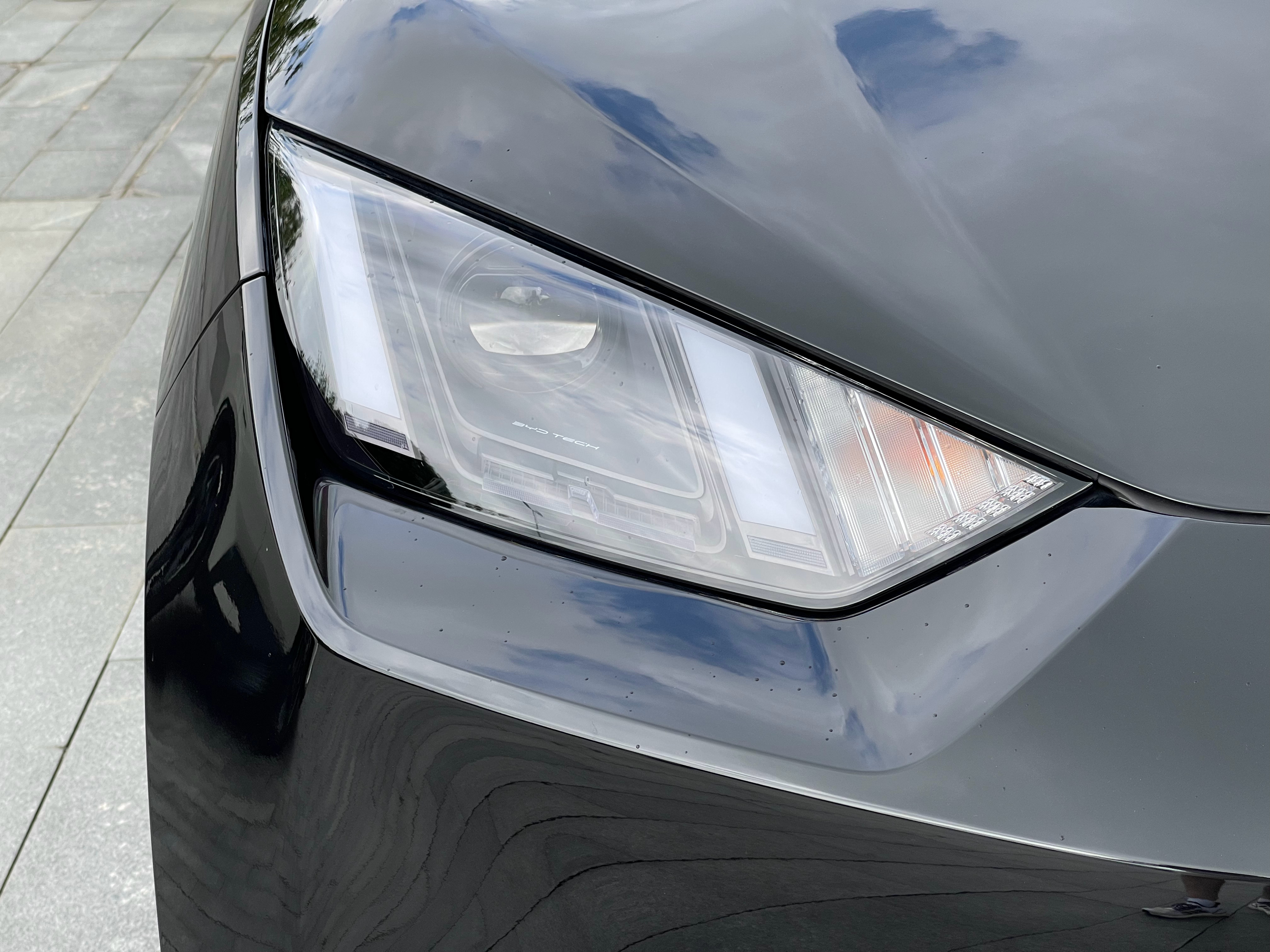 还是挺酷的，希望比亚迪在高端产品上也能多一些简约设计[嘻嘻] ​​​