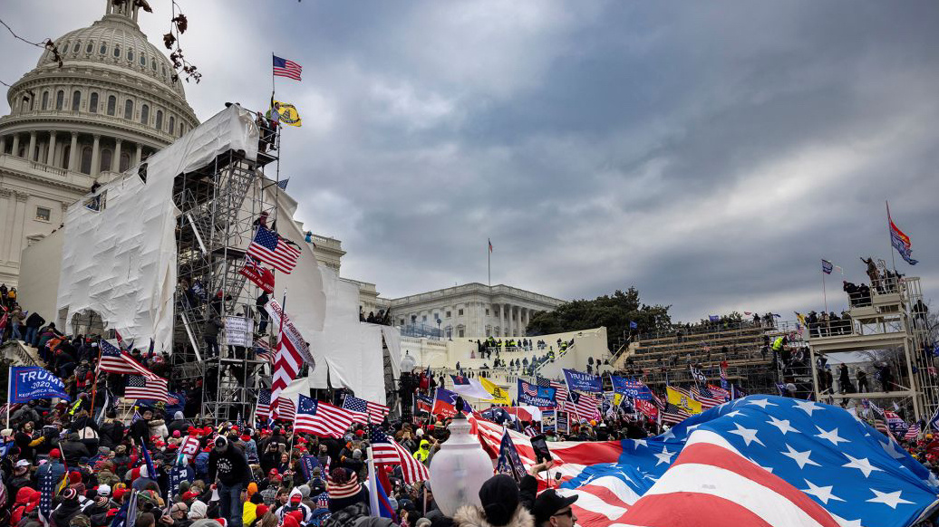 特朗普赦免约1500名国会山骚乱暴力分子 华盛顿（CNN）——当记者要求迈克·约