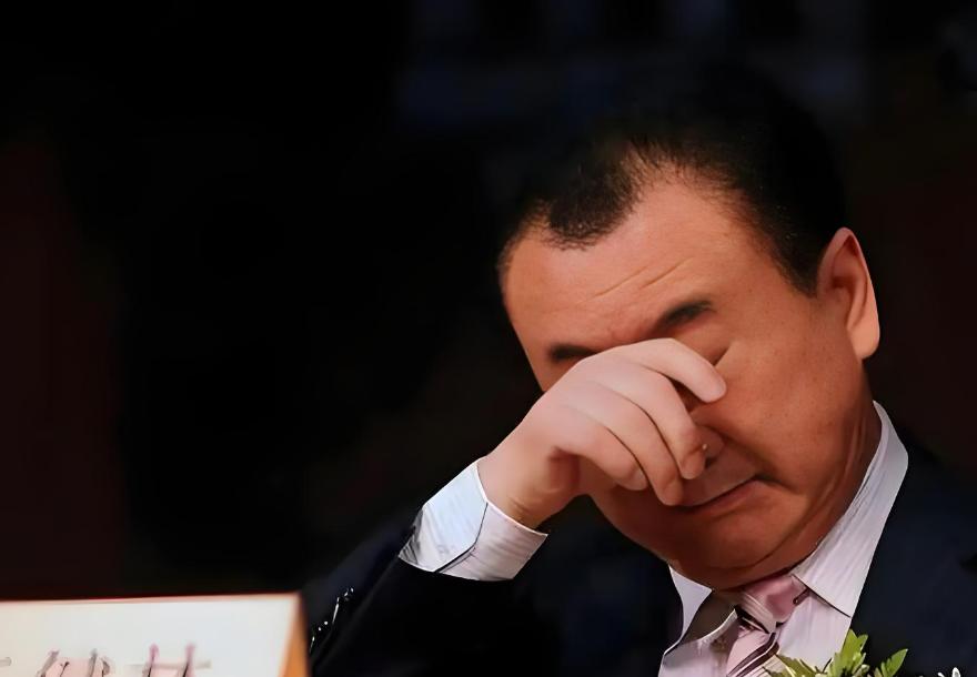 万达这事其实就是典型的“时来天地皆同力，运去英雄不自由”，不过老王选择每年出手一