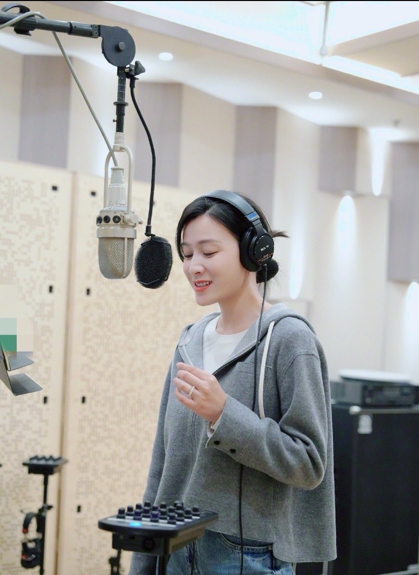 爆光啦：刷到叶一茜跟李宇春连麦，瞬间梦回2005年的夏天，原来那届超女到现在都快