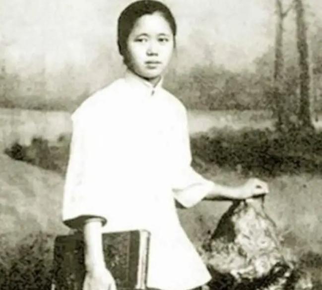 一门三院士，九子皆才俊。

中国近代史上，有这么一个女人，亲手把九个孩子送进了大