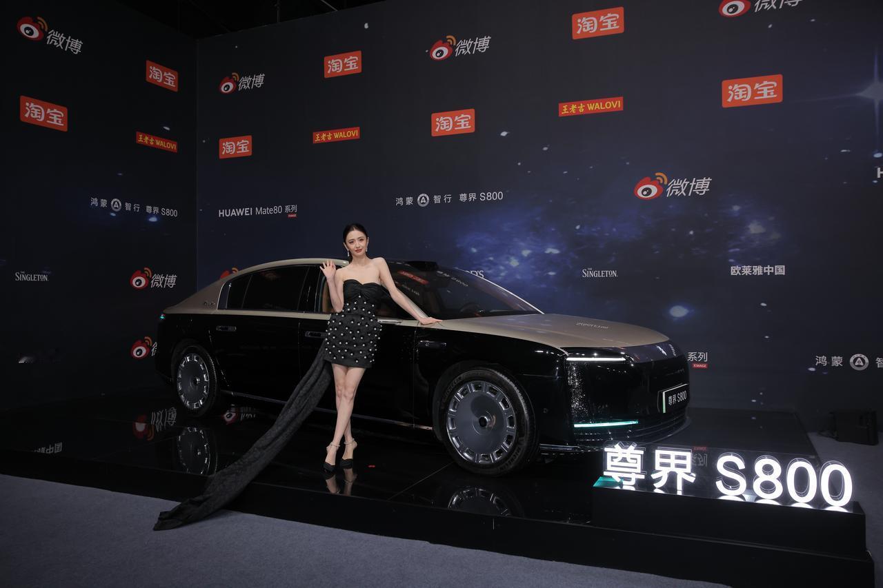 在2026微博之夜这一全民瞩目的顶级娱乐盛事中，尊界S800以官方展车与明星接驳